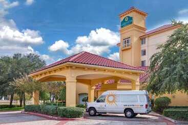 هتل La Quinta By Wyndham Dallas North Central