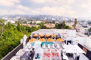 هتل Le Parc At Melrose