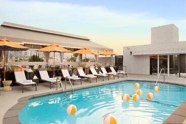 هتل Le Parc At Melrose
