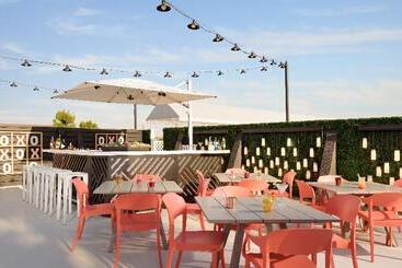 هتل Le Parc At Melrose