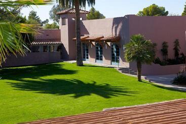 בית מלון כפרי Lodge On The Desert
