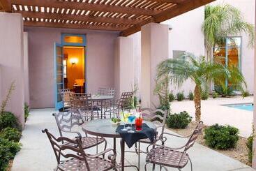 בית מלון כפרי Lodge On The Desert
