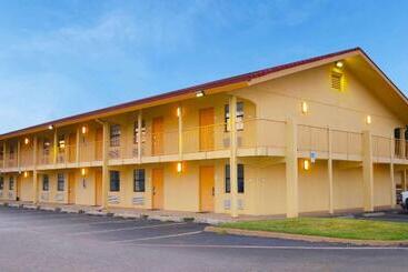 Magnuson Hotel Texarkana