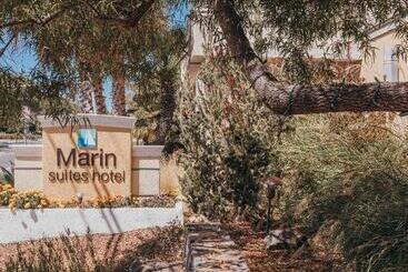 هتل Marin Suites