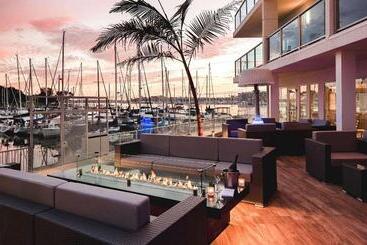 هتل Marina Del Rey