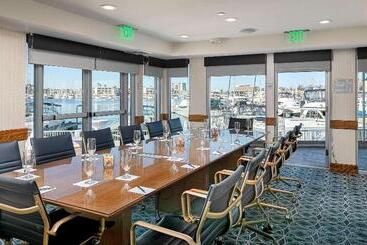 هتل Marina Del Rey