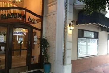 هتل Marina Inn