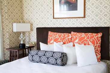 هتل Marina Inn