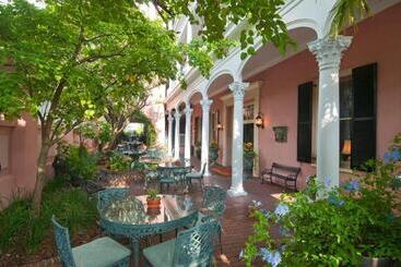 هتل Meeting Street Inn