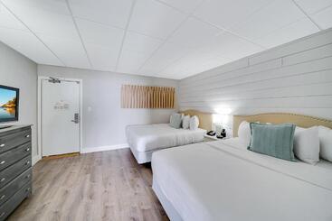هتل Montreal Beach Resort