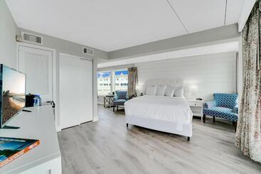 هتل Montreal Beach Resort