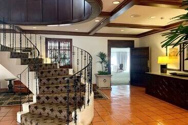 هتل Omni La Mansion Del Rio