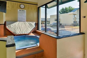 هتل Quality Inn
