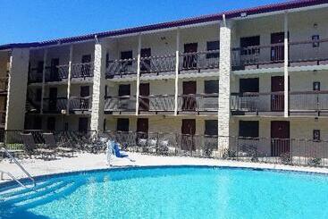 هتل Red Roof Inn & Suites Houston  Hobby Airport