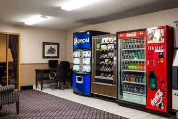 هتل Bison Inn & Suites On University