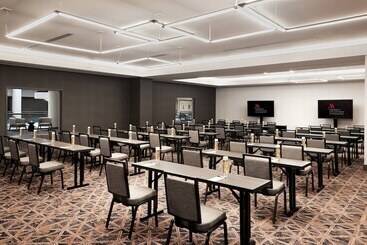 Отель San Antonio Marriott Rivercenter On The River Walk