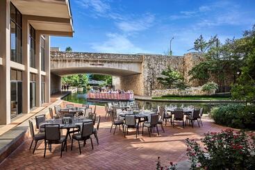 Отель San Antonio Marriott Rivercenter On The River Walk