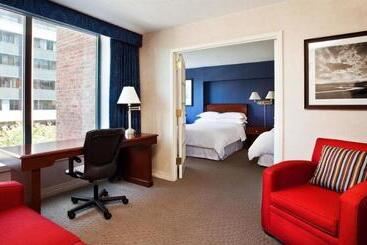 هتل Sheraton Suites Old Town Alexandria