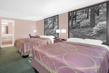 هتل Super 8 By Wyndham Austell/six Flags