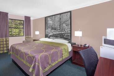 هتل Super 8 By Wyndham Austell/six Flags