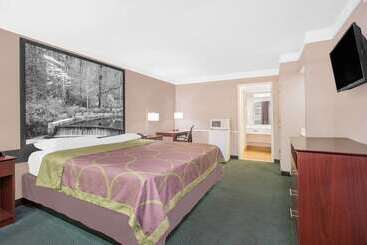 هتل Super 8 By Wyndham Austell/six Flags