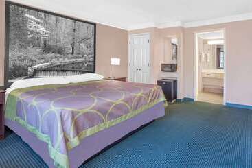 هتل Super 8 By Wyndham Austell/six Flags