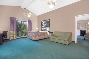 هتل Super 8 By Wyndham Austell/six Flags
