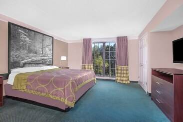 هتل Super 8 By Wyndham Austell/six Flags