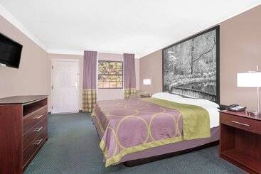 هتل Super 8 By Wyndham Austell/six Flags