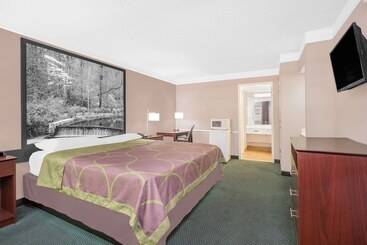 هتل Super 8 By Wyndham Austell/six Flags