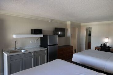 هتل Super 8 By Wyndham Austin South I 35