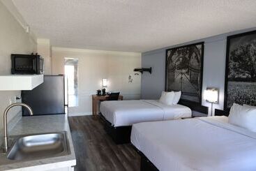 هتل Super 8 By Wyndham Austin South I 35
