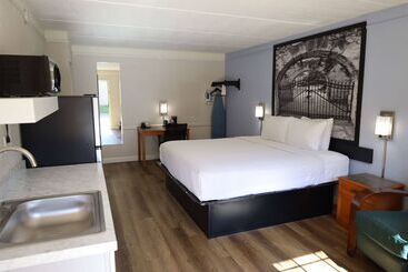 هتل Super 8 By Wyndham Austin South I 35