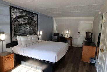 هتل Super 8 By Wyndham Austin South I 35