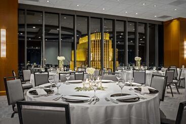 The Marquette Hotel, Curio Collection By Hilton
