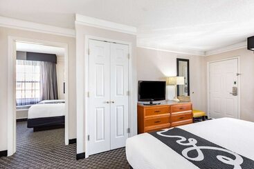 هتل Travelodge By Wyndham El Paso  Airport