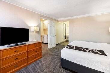 هتل Travelodge By Wyndham El Paso  Airport
