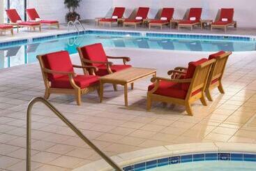 هتل Wyndham Cleveland Airport
