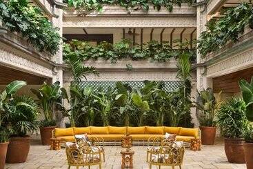 Mayfair House Hotel & Garden