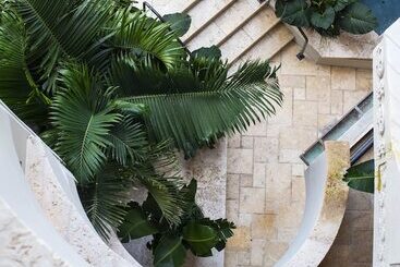 Mayfair House Hotel & Garden