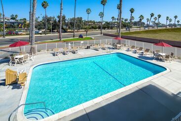 Motel 6 Ventura, Ca   Beach