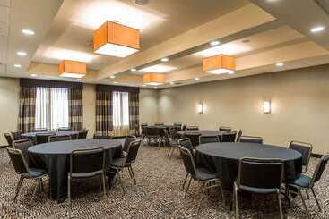 Мотель Cambria Hotel Rapid City Near Mount Rushmore