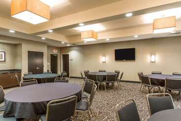 Мотель Cambria Hotel Rapid City Near Mount Rushmore