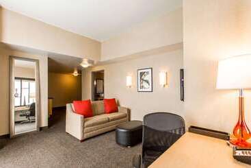 Мотель Cambria Hotel Rapid City Near Mount Rushmore