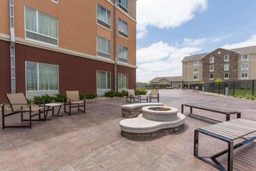 Мотель Cambria Hotel Rapid City Near Mount Rushmore