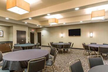 Мотель Cambria Hotel Rapid City Near Mount Rushmore
