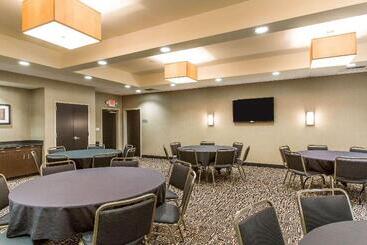 Мотель Cambria Hotel Rapid City Near Mount Rushmore