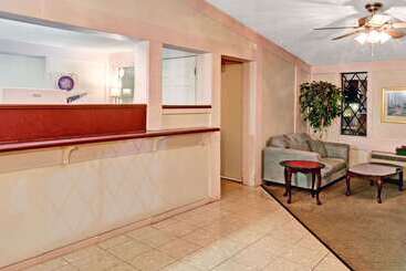 مُتل Knights Inn Austell