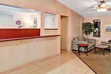 مُتل Knights Inn Austell