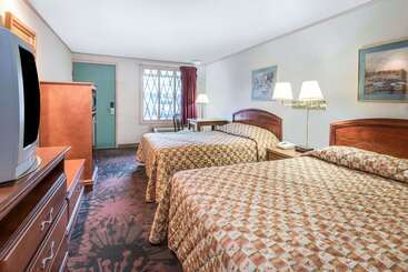 مُتل Knights Inn Canton